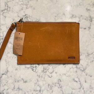 Duluth Trading Co Women’s Lifetime Leather Zip Pouch Wallet